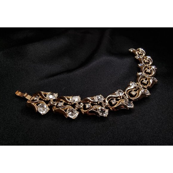 Rare Find Vintage Early 1950s TRIFARI Pat Patern Signed Gold-Tone Bracelet W/ Cl - Picture 2 of 6